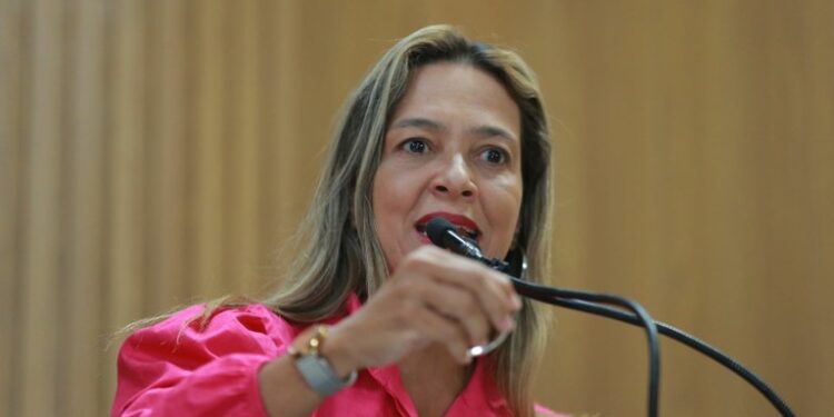 Sheyla Galba questiona contrato milionário de locação de imóvel feito pelo Município de Aracaju