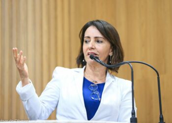 Emília Corrêa: problemas de Aracaju vão para debaixo do tapete