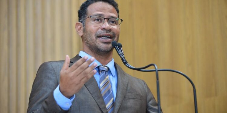 Byron defende políticas públicas que garantam autonomia e protagonismo às pessoas com down