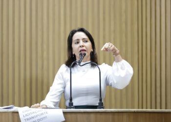 ”Inaugurou um Terminal, mas a Licitação segue empurrando com a barriga”, critica Emília