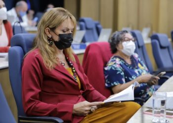 Linda Brasil repudia desrespeito do Governo do Estado com as professoras/es