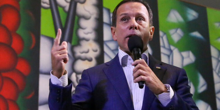 Doria deve anunciar hoje desistência da candidatura à Presidência