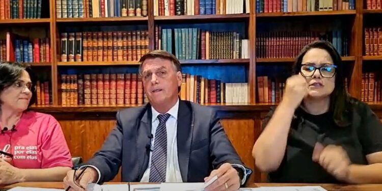 Presidente diz que “bota a cara no fogo” por ministro da Educação