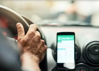 Motorista de aplicativo tem carro roubado após ser mantido como refém