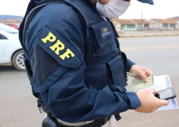 PRF prende em flagrante condutor trafegando com documento falso