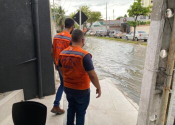 Defesa Civil monitora cheia de canais provocados pela maré alta