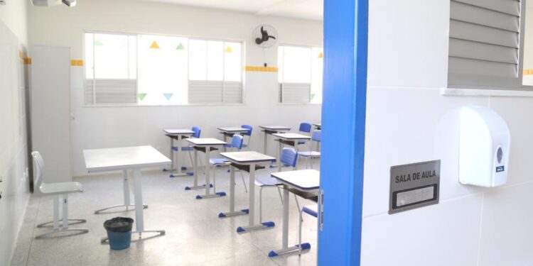 Rede municipal de ensino oferta vagas suficientes para atender a população