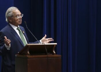 Privatização da Petrobras não está prevista neste mandato, diz Guedes