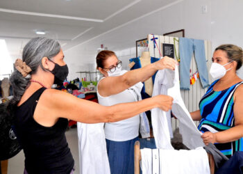 Prefeitura de São Cristóvão realiza brechó de moda criativa na Casa da Costura Dona Zil