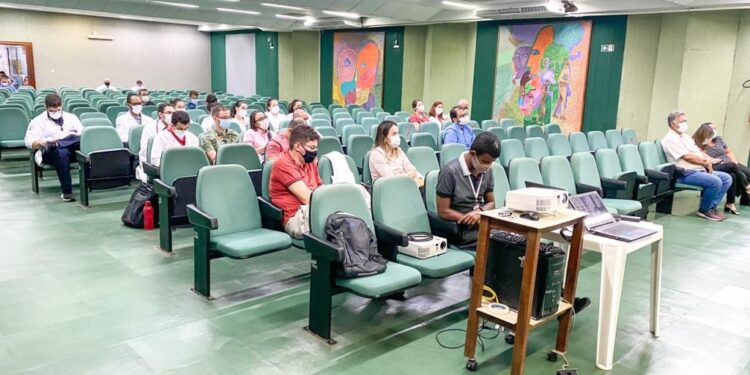 Hospital de Urgências de Sergipe recepciona integrantes do programa de residência médica
