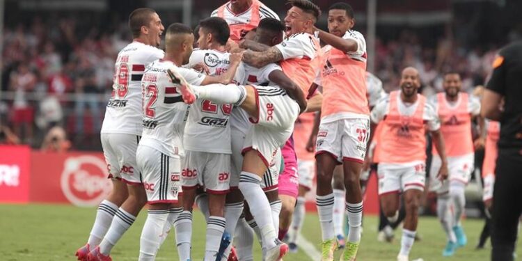 São Paulo vence o Corinthians e fará a final contra o Palmeiras