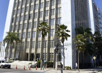 Sindijus denuncia supersalários de até R$ 43 mil para CCs na folha de março do TJSE