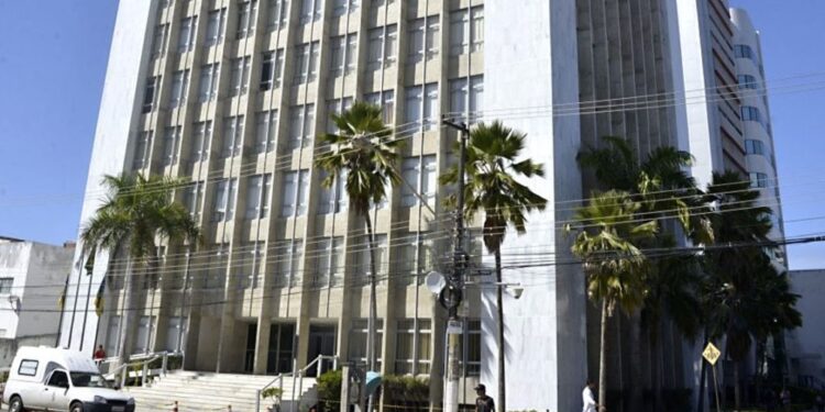 Sindijus denuncia supersalários de até R$ 43 mil para CCs na folha de março do TJSE