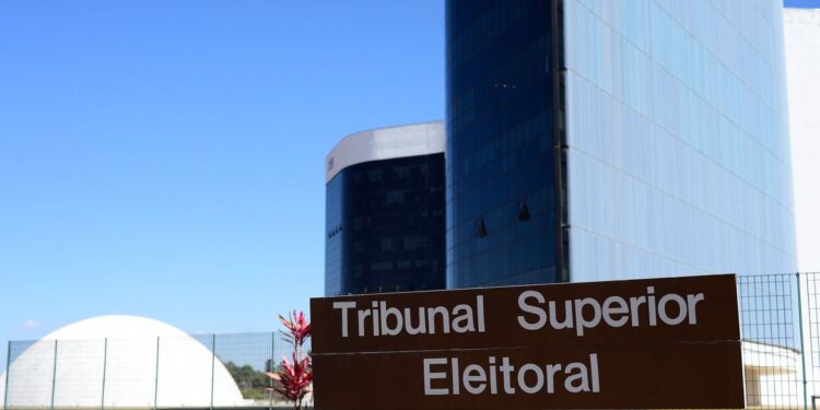 TSE aprova ajuste de calendário eleitoral e fiscalização nas eleições