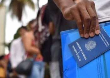 Desemprego cai a 11,2%, mas ainda atinge 12 milhões no Brasil