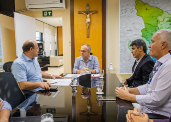 Belivaldo assina contrato de programa para aquisição de leite em benefício de mais de 4 mil sergipanos