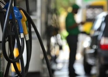 Preço da gasolina tem alta de 6% e fecha março com média de R$ 7,323