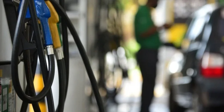Preço da gasolina tem alta de 6% e fecha março com média de R$ 7,323