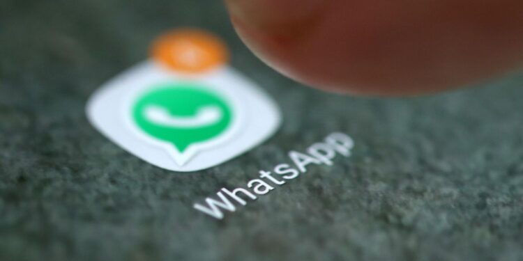 Adiamento de comunidades no WhatsApp é decisão global, diz ministro