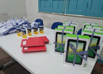 Santa Rosa de Lima realiza entrega de tablets e uniformes para agentes de saúde