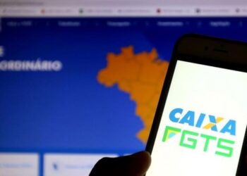 Quatro em cada dez brasileiros vão limpar nome com saque do FGTS