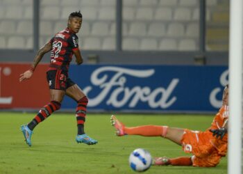 Libertadores: Flamengo supera Sporting Cristal por 2 a 0