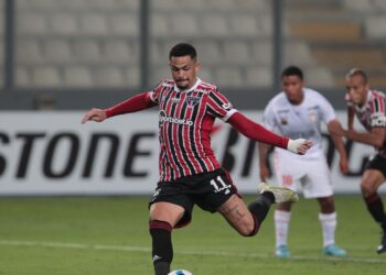 Luciano garante vitória do São Paulo na estreia da Sul-Americana