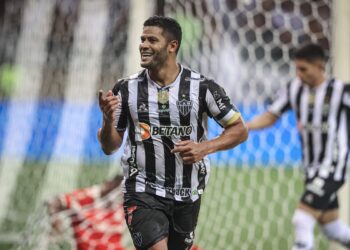 Com show de Hulk, Atlético-MG vence na estreia do Brasileiro