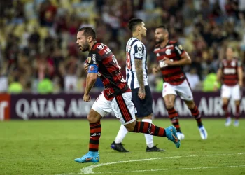 Flamengo bate o Talleres no Maracanã e segue 100% na Libertadores