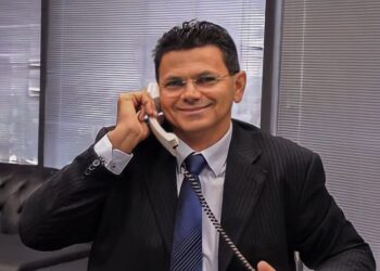 Ex-prefeito, Valmir de Francisquinho, recebe indenização por danos morais, após 13 processos contra radialista em Itabaiana