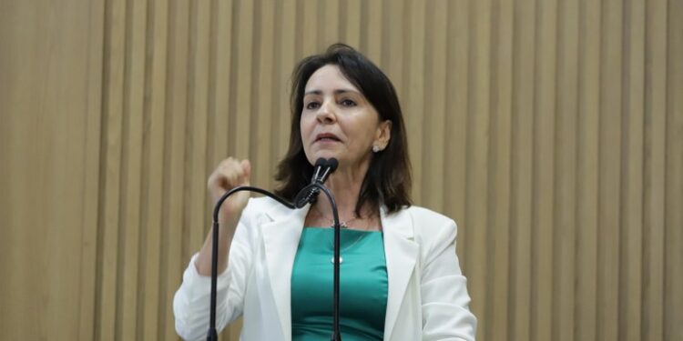 “Queria fugir da legenda, mas não é uma decisão independente”, diz Emília