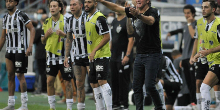 Vai pra onde? Especulado no Fluminense, Cuca tem futuro definido, garante site