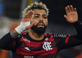 Gabigol se isola como segundo maior artilheiro do Brasil na Libertadores e celebra vitória do Flamengo