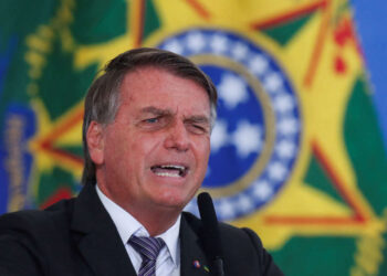 Bolsonaro desafia Alexandre de Moraes a prendê-lo e cassá-lo por desconfiar de sistema de votação