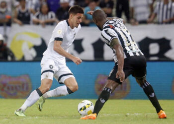 Alterações de Luís Castro são cruciais para primeira vitória do Botafogo no Brasileirão