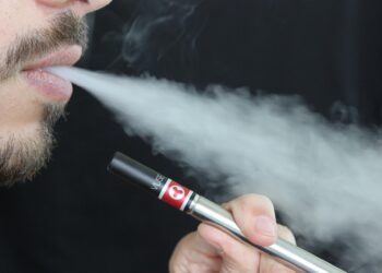 Médico alerta sobre risco de cigarros eletrônicos 