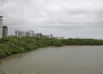Defesa Civil de Aracaju emite alerta de chuva para as próximas 48h