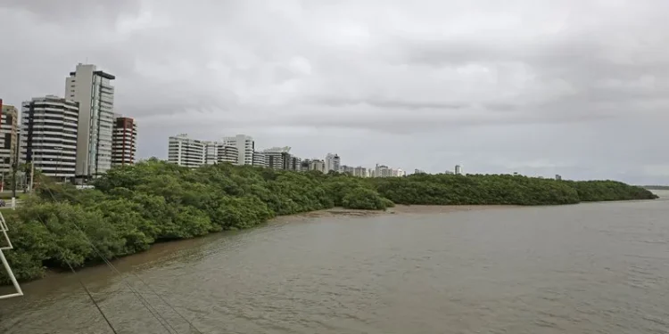 Defesa Civil de Aracaju emite alerta de chuva para as próximas 48h