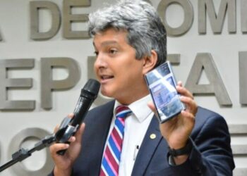 Deputado Dr. Samuel Carvalho incentiva os jovens a tirarem o título de eleitor