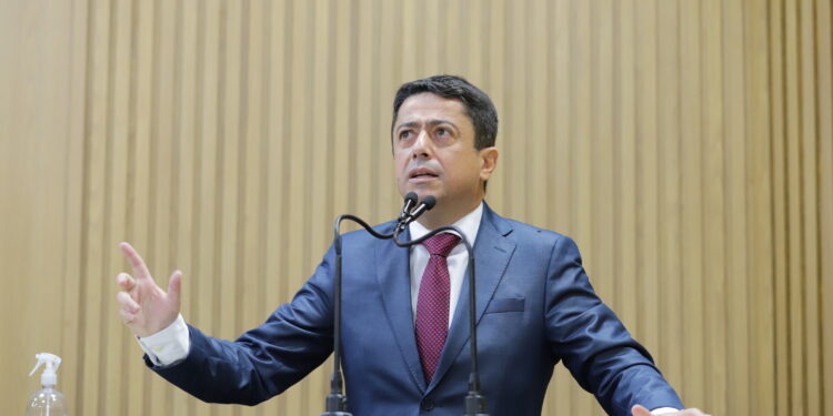 Durante o Pequeno Expediente, Fabiano Oliveira demonstra preocupação com os atos de vandalismo em Aracaju