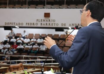 Georgeo Passos destaca reivindicação de servidores do Banese