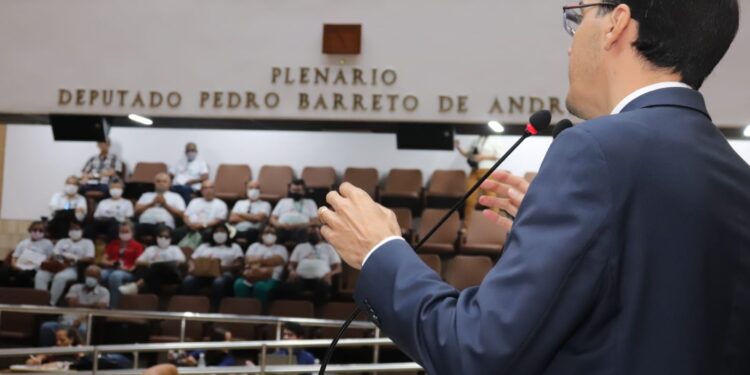 Georgeo Passos destaca reivindicação de servidores do Banese