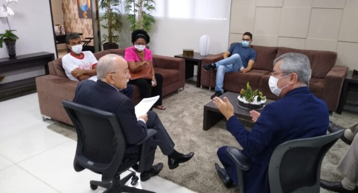 Servidores e Professores de Frei Paulo são recebidos por Iran na Alese