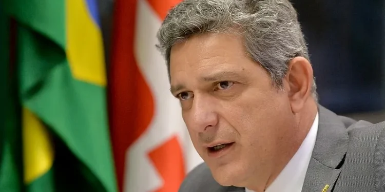 Rogério Carvalho nega ter exonerado irmão de Fábio Henrique