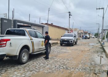Com piscinas e veículos, casas são flagradas com ligações clandestinas de água em Tobias Barreto