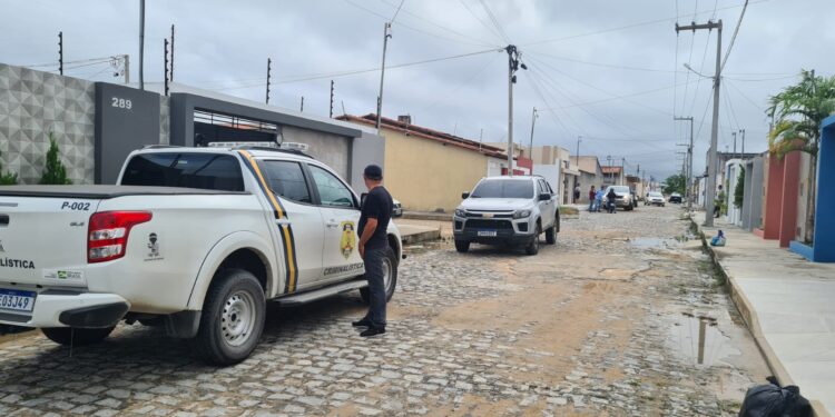 Com piscinas e veículos, casas são flagradas com ligações clandestinas de água em Tobias Barreto
