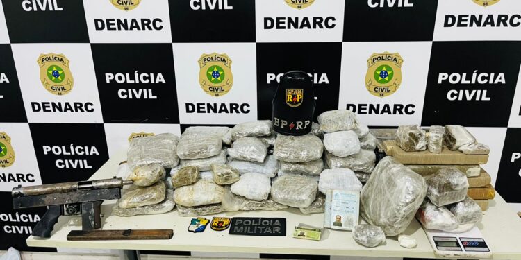 Denarc prende dois homens e apreende drogas e metralhadora em ação conjunta com o BPRp