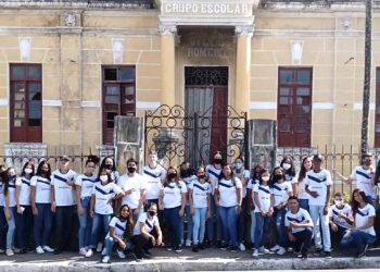 Professora promove atividade integradora sobre centenário do Colégio Estadual Sílvio Romero