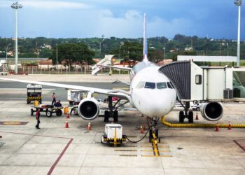 Governo dispensa testes contra covid-19 a quem entra no país