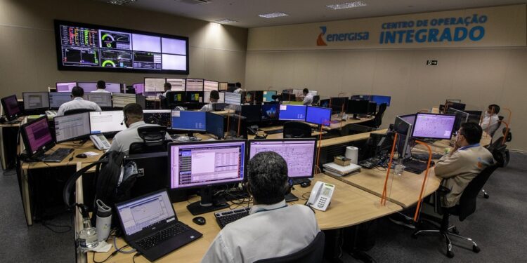 Energisa orienta sobre cuidados com a rede elétrica no período das chuvas